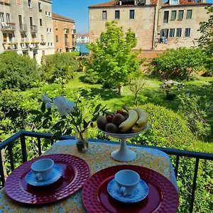 Angela Di House Venice